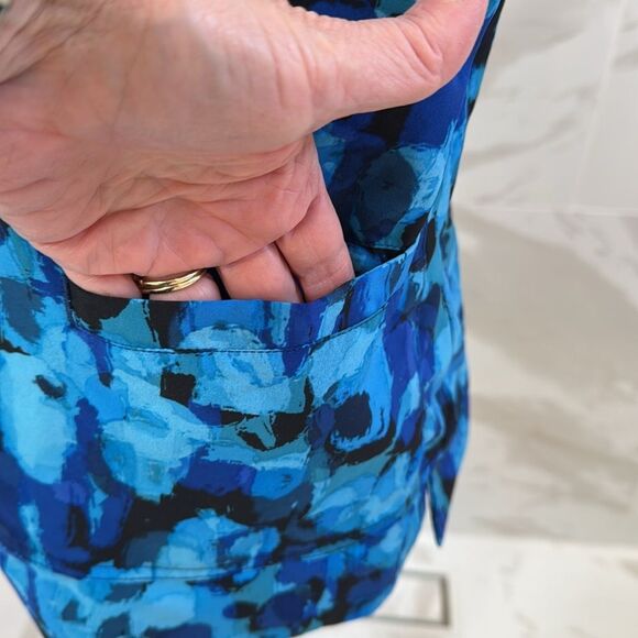 Scrubletics Women's Patterned Blue Two Tone  Short Sleeve Scrub Top Sz XS - Picture 2 of 11